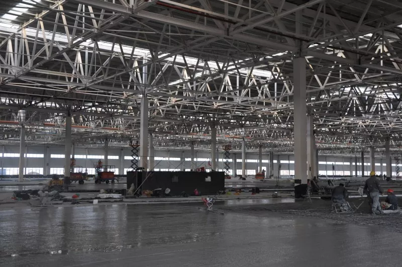 Zakaj postaja gradnja tovarne za elektronsko proizvodnjo jeklenih okvirjev najprimernejša izbira za sodobne industrijske projekte?