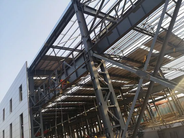 8 naprednih tehničnih vprašanj o načrtovanju jeklenih konstrukcij in analizi napak