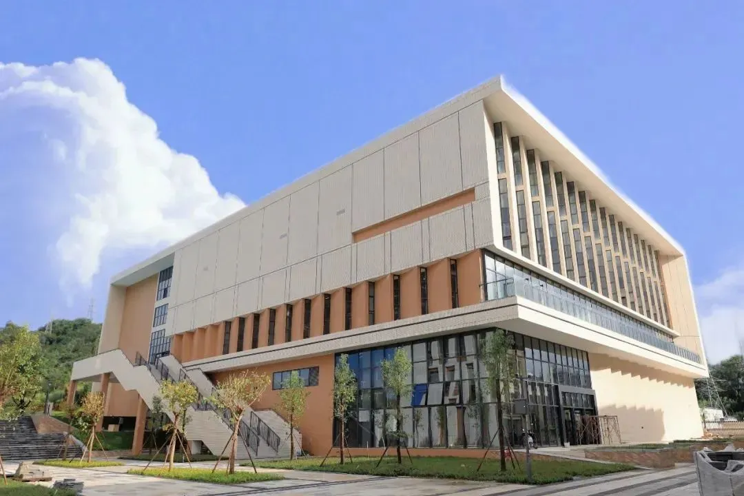 Jeklena konstrukcija športnega prizorišča Campus