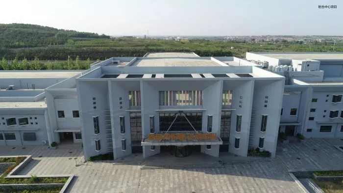 Sodobna montažna jeklena konstrukcija stadiona