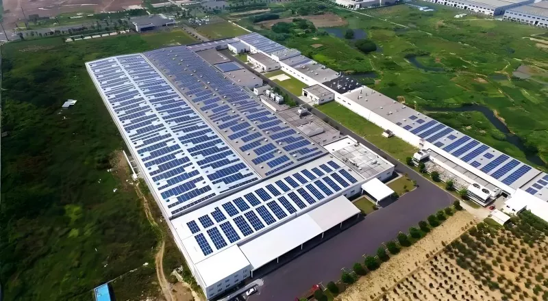 PV-integrirana jeklena konstrukcija skladišča