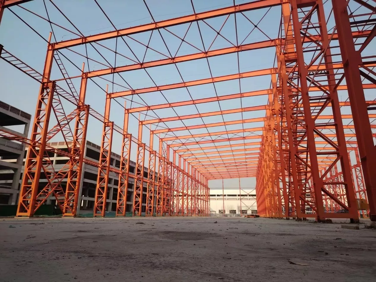 Hangar z jekleno konstrukcijo